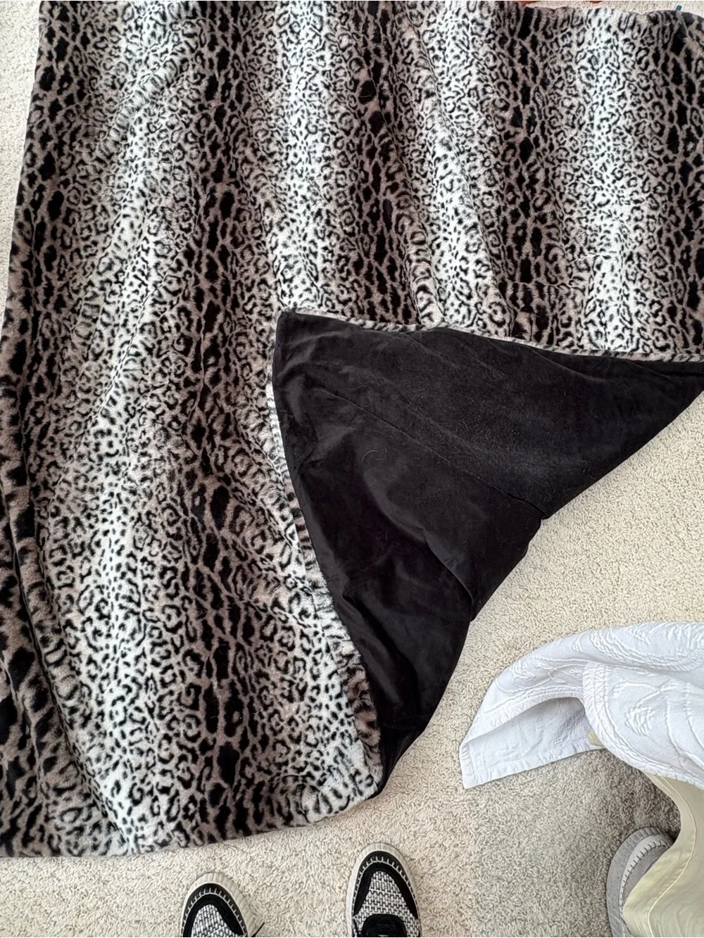 HUGE 64” x 58” Reversible Leopard Print Plush Throw Blanket Black & Cream